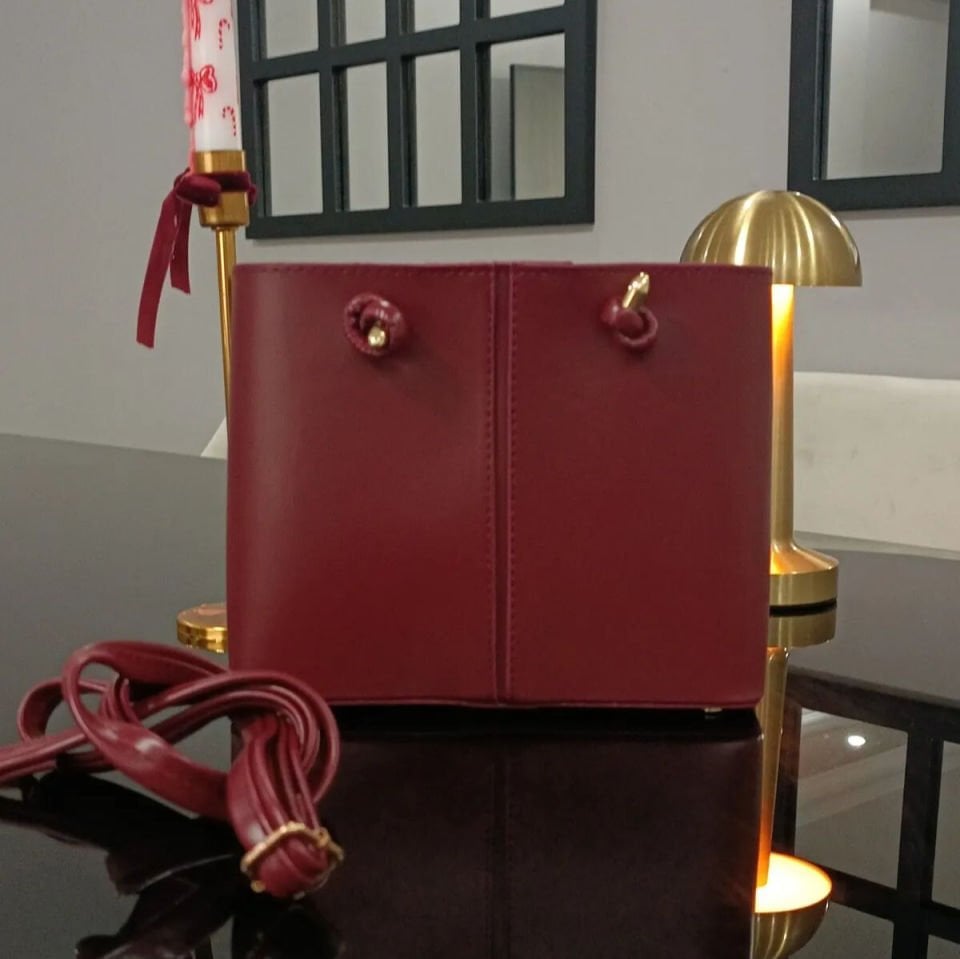 Handley Kadın Çanta – Üç Bölmeli, Şık ve Kaliteli, Hem Omuz Hem El Askılı