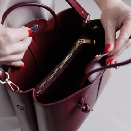 Handley Kadın Çanta – Üç Bölmeli, Şık ve Kaliteli, Hem Omuz Hem El Askılı