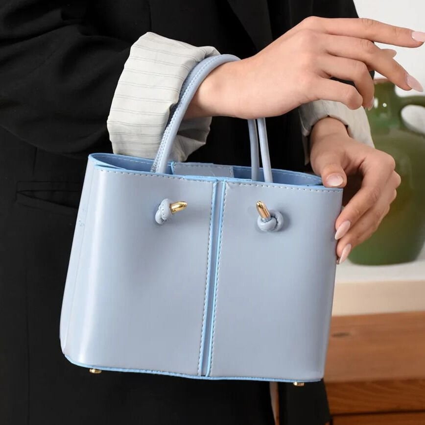 Handley Kadın Çanta – Üç Bölmeli, Şık ve Kaliteli, Hem Omuz Hem El Askılı