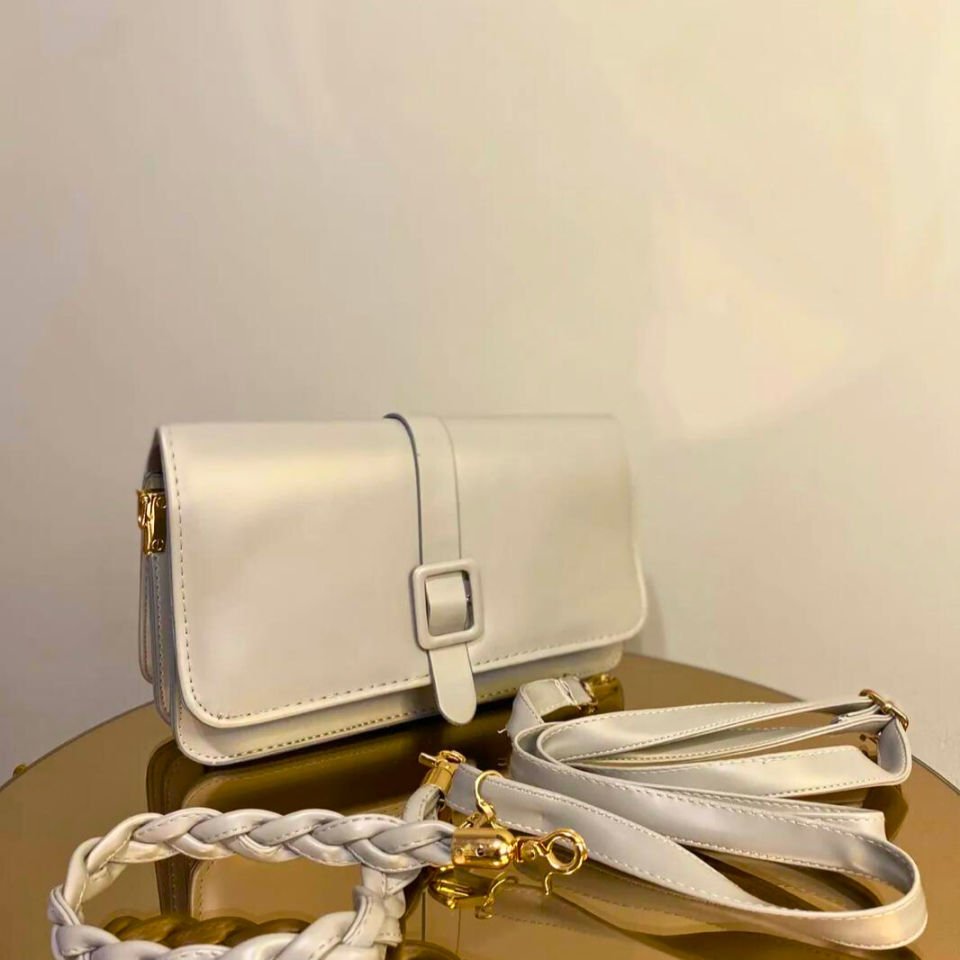 Lila Kadın Çantası – Örgülü Askılı Mini