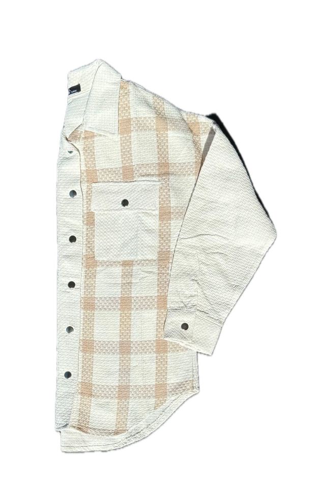 پیراهن زنانه با رنگ‌ کرمی جیب و یقه طرحدار