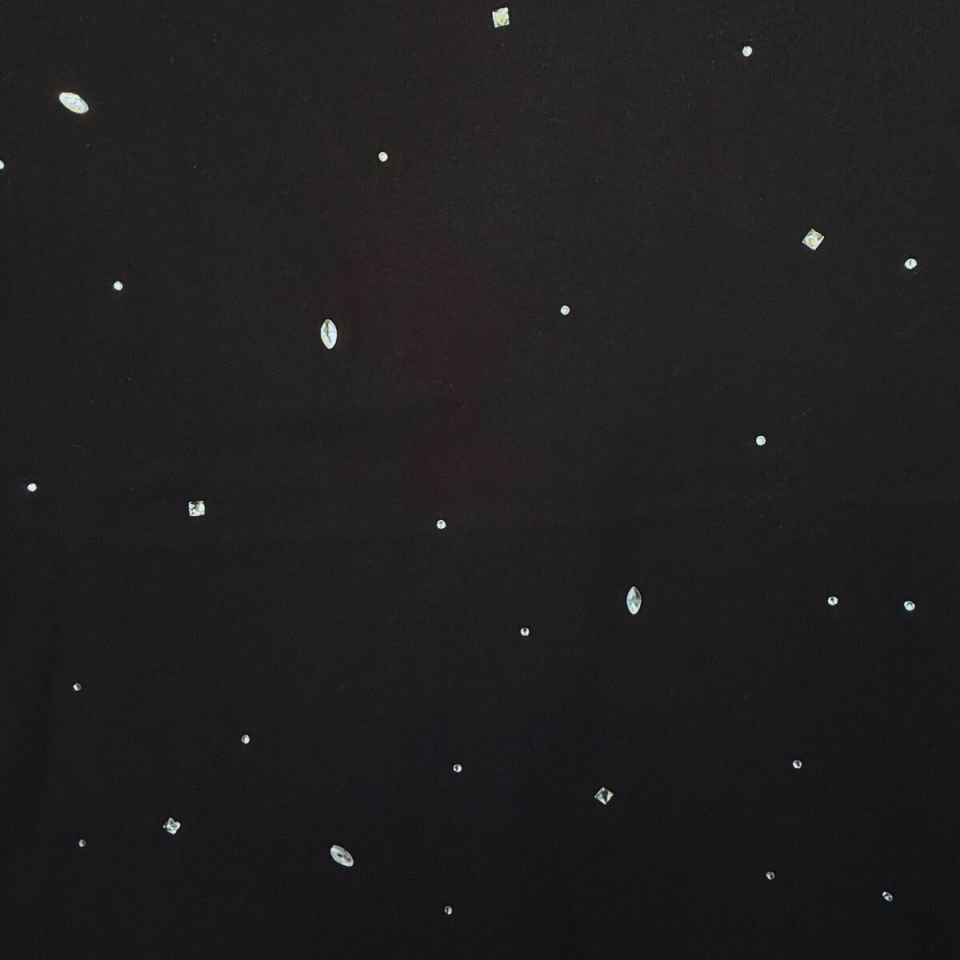 Taşlı yıldızlı yuvarlak yakalı T-shirt – şık ve rahat