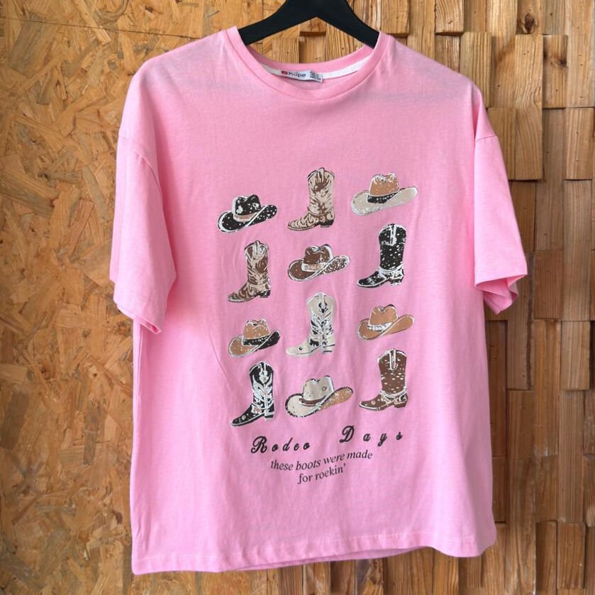 Oversize “Cow-Boy” grafik T-shirt – Üç farklı renk seçeneği ile.