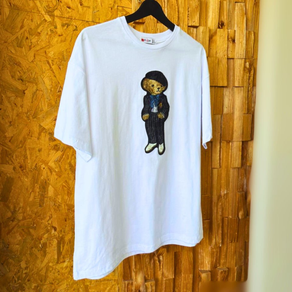 تی‌شرت سفید یونیسکس با طرح خرس شیک‌پوش