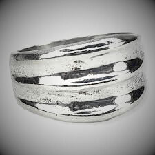 Parmaklarınızda gümüş renkli ışıltı.