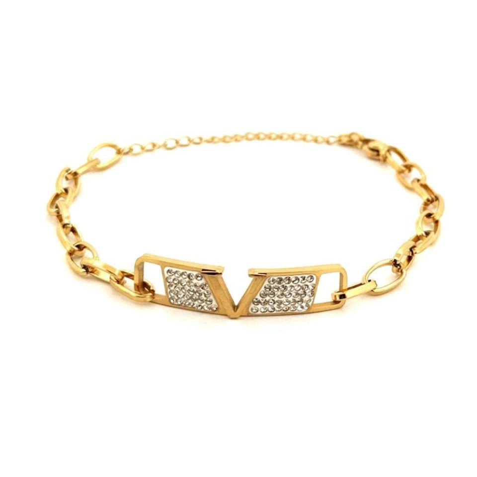 Altın renkli zirkon taşlı çelik bilezik.