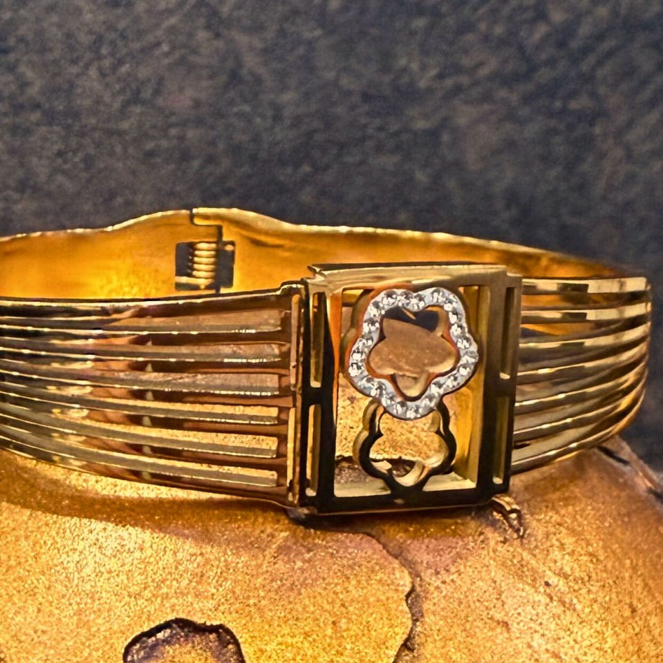 دستبند بند تیغه‌ای