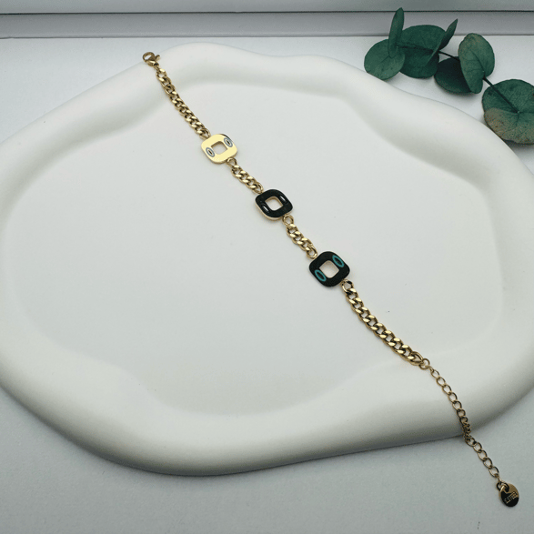 Altın renkli çelik bilezik