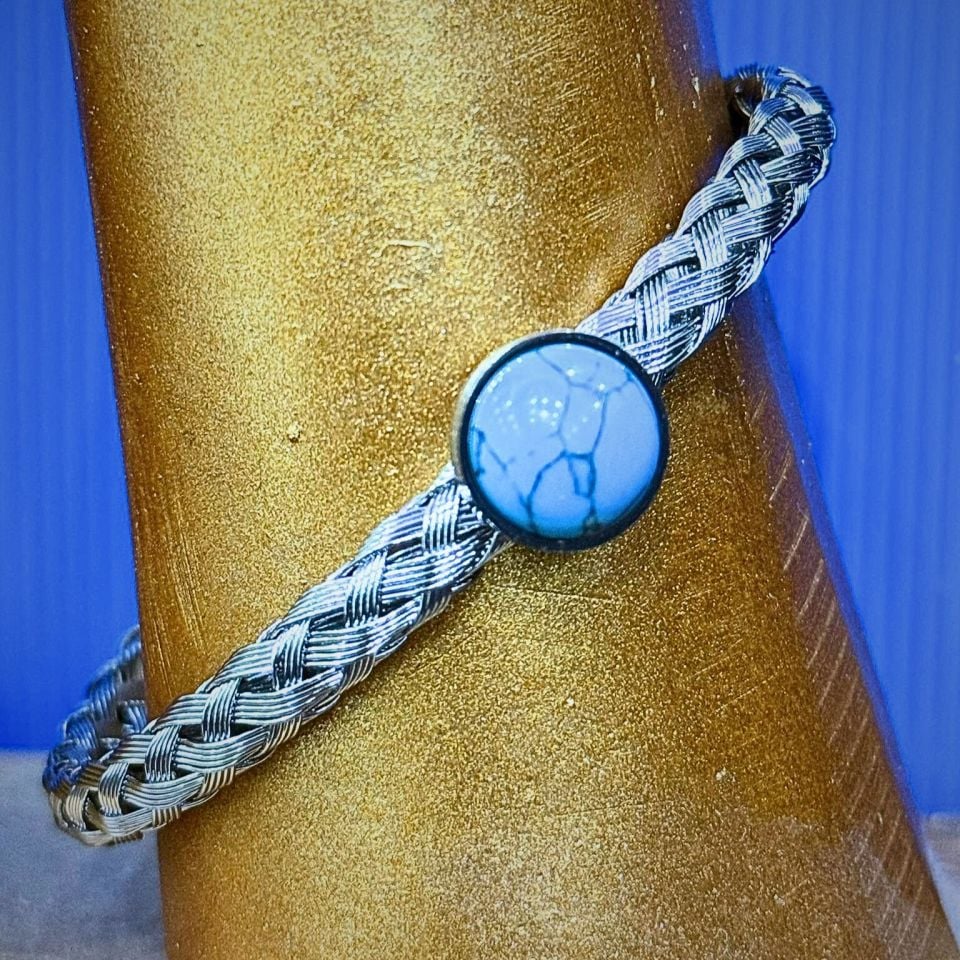 Gümüş rengi, turkuaz taşlı bilezik